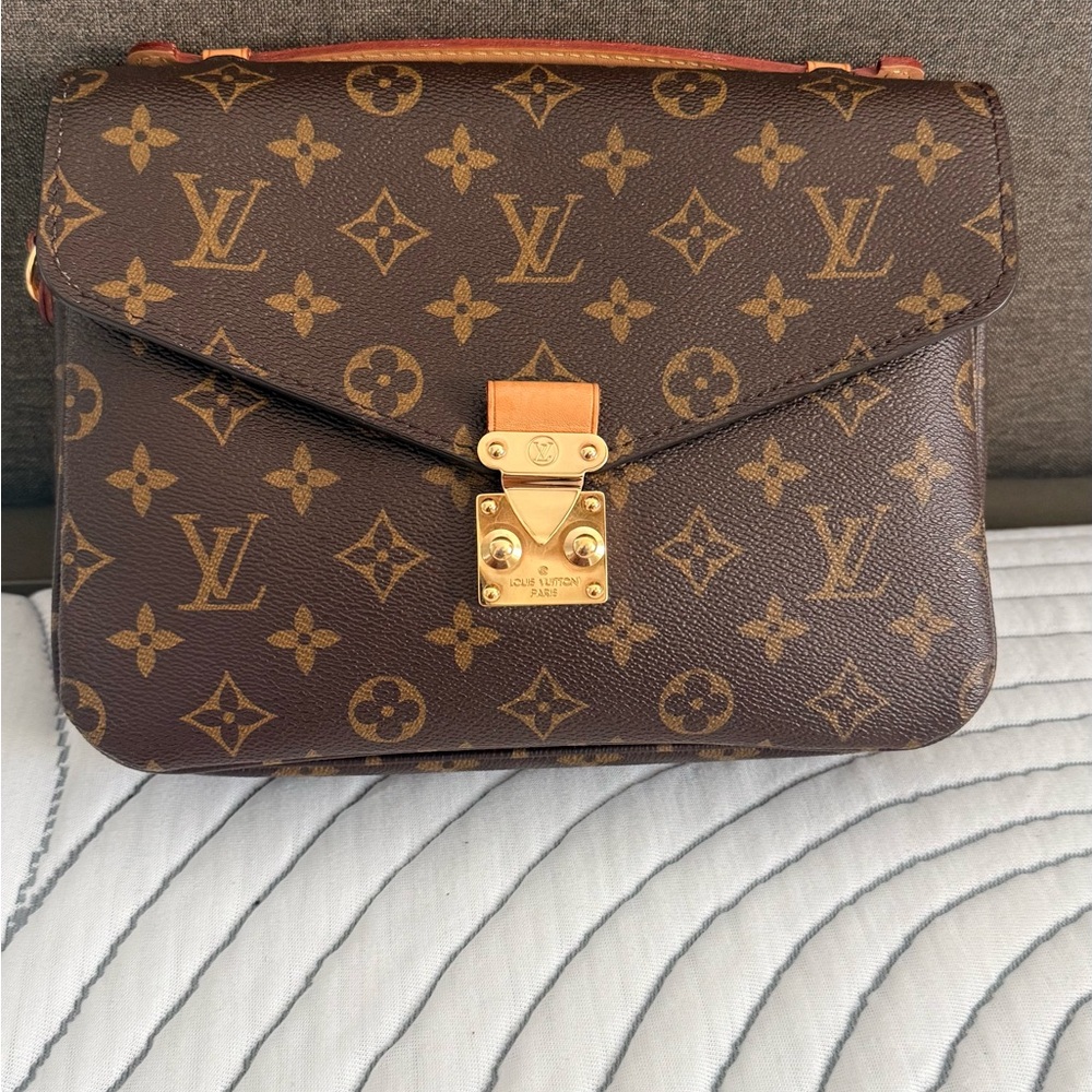 Louis Vuitton  Pochette Métis